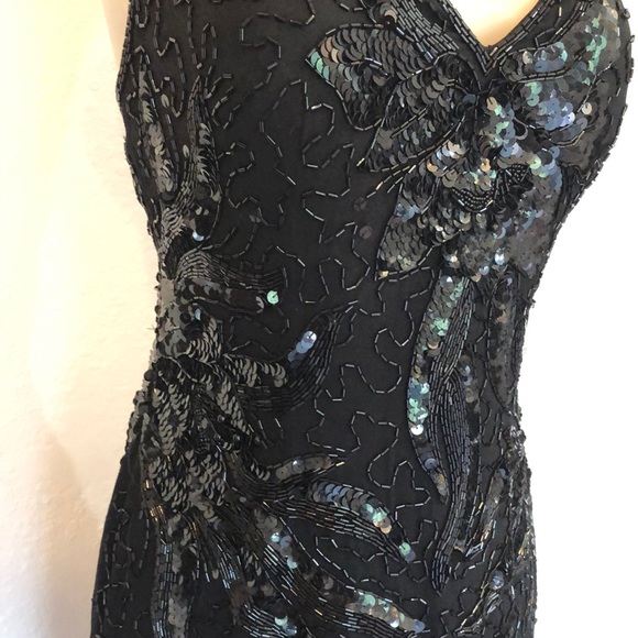 Beaded halter open back cocktail dress - Picture 3 of 7